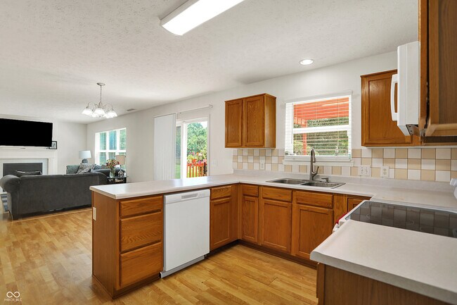 Building Photo - 5761 Cantigny Way S
