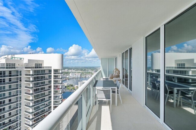 Building Photo - 1830 S Ocean Dr