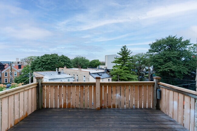 Building Photo - 1514 N Wood St