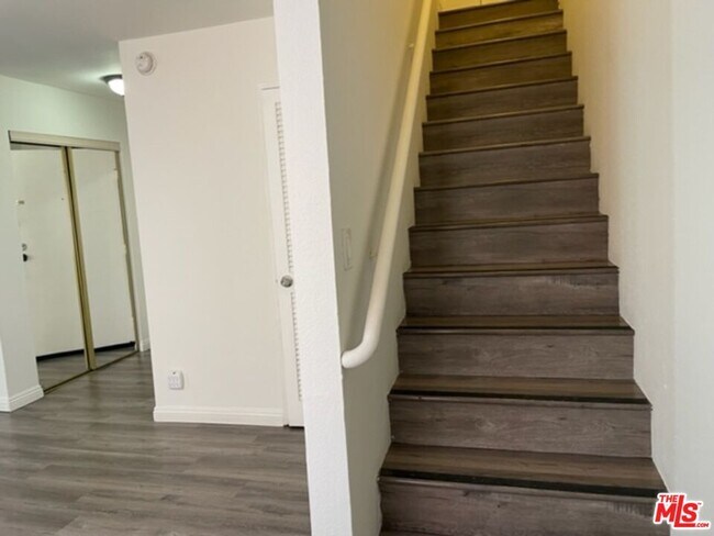 Building Photo - 641 Normandie Ave