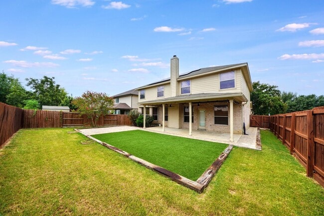 Building Photo - Gorgeous 5-Bedroom, 3.5-Bathroom Home Near...