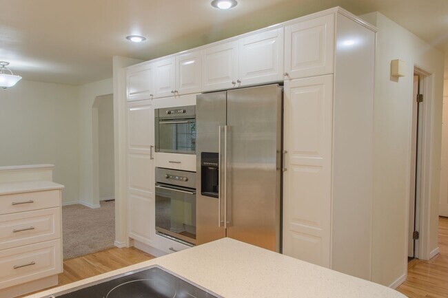 Building Photo - 3bd/2.5ba Issaquah Home