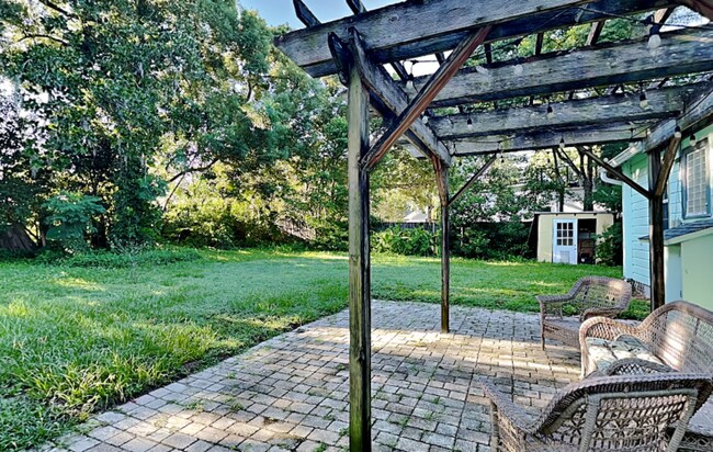 Building Photo - 533 Lake Como Cir