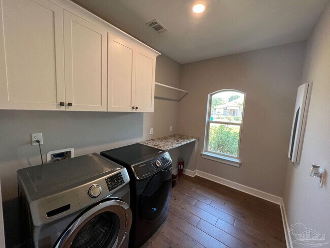 Building Photo - 5148 Sandy Shores Dr