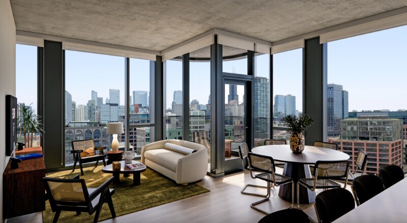 Primary Photo - 1119 W Carroll Ave