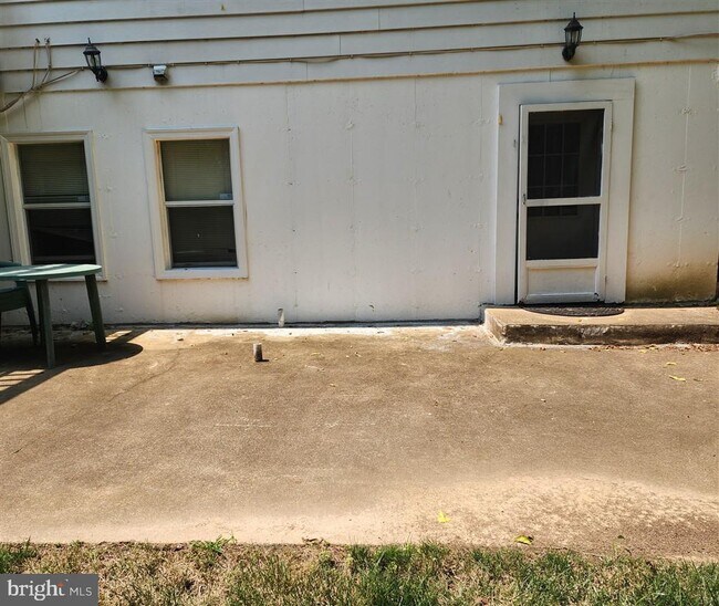 Building Photo - 736 Ridge Dr