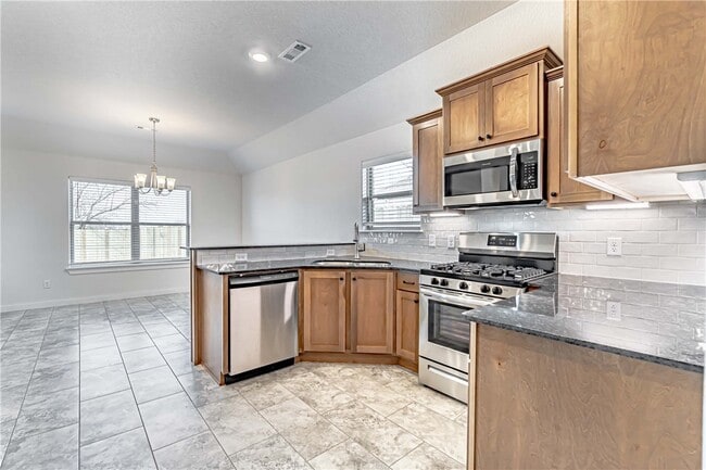 Building Photo - 219 S Geranium Ln