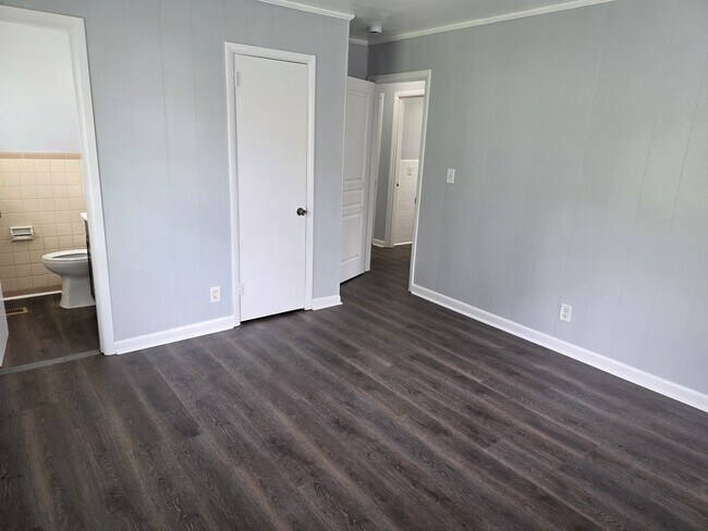 Building Photo - 3607 Inglewood Dr NW