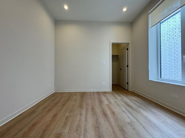 Building Photo - 3 bedroom in Chicago IL 60641