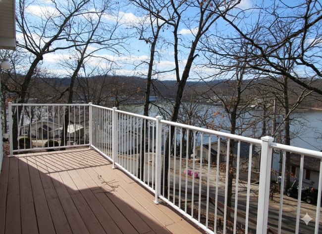 Building Photo - 4 bedroom lake view home