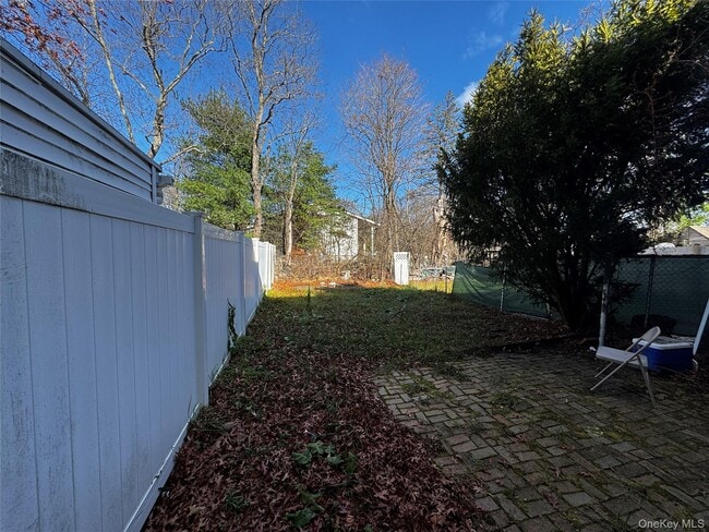 Building Photo - 8 Whitman Ct