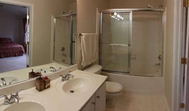 Building Photo - 3423 Lathenview Ct
