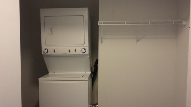 Building Photo - 235 W Van Buren St