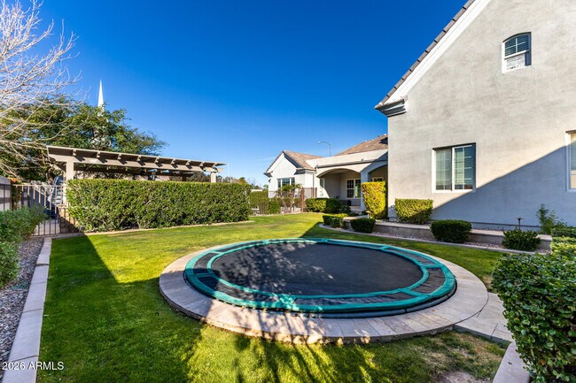 Building Photo - 2013 E Mallory St