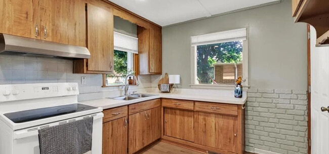 Building Photo - 3452 1st Ave