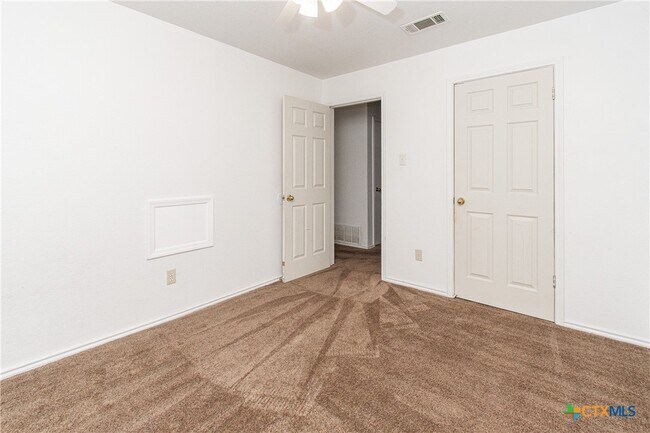 Building Photo - 1703 Cedarhill Dr