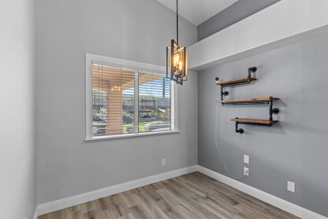 Building Photo - Spacious Single Story, 4 Bedroom "Henderso...