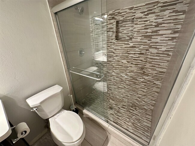 Building Photo - 2750 Holly Hall St