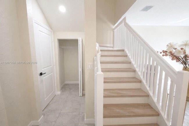 Building Photo - 323 NE 208th Terrace