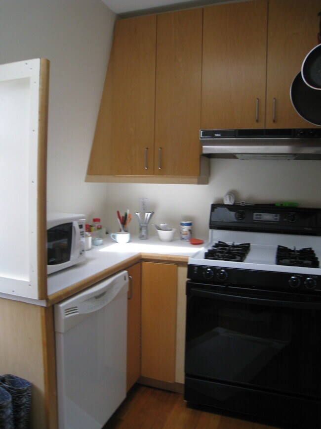 Building Photo - 37 Langdon St