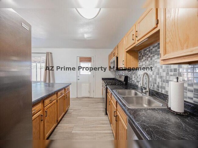 Building Photo - 8518 E Rancho Vista Dr