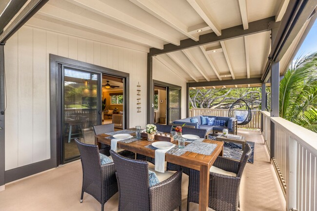 Building Photo - Well kept, private stand alone home steps ...