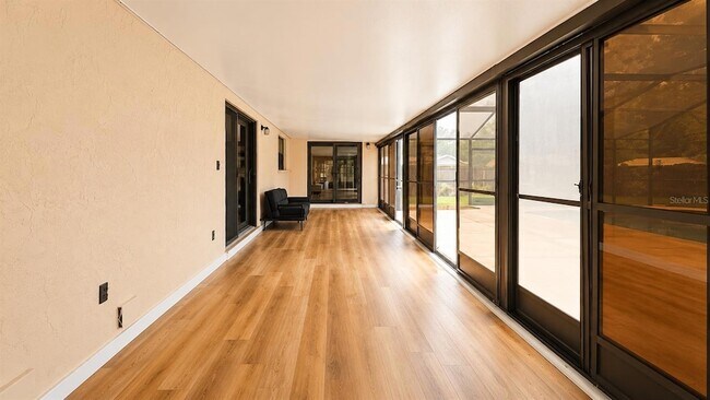 Building Photo - 35025 Raintree Dr