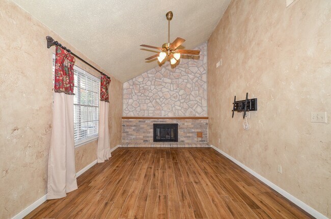 Building Photo - 8310 Hot Springs Dr