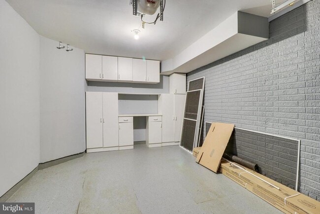 Building Photo - 4037 Fairfax Center Hunt Trail