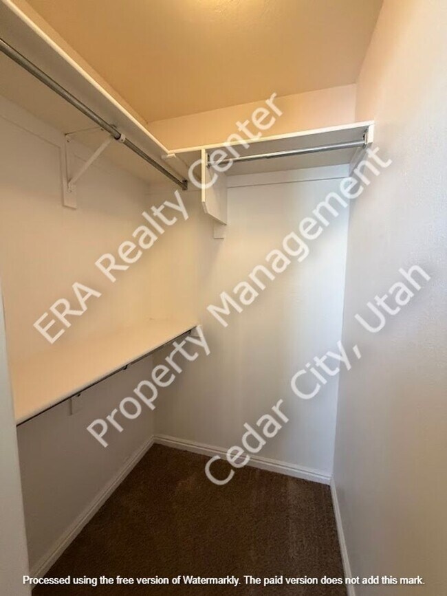 Building Photo - 3 bed 2 bath - Twin Home