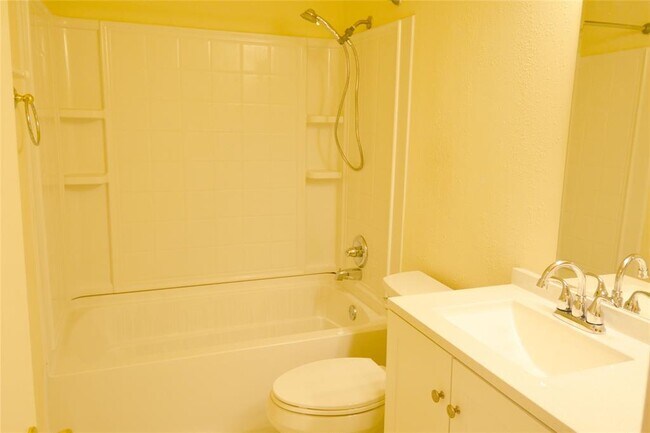 Building Photo - 9611 Wellsworth Dr