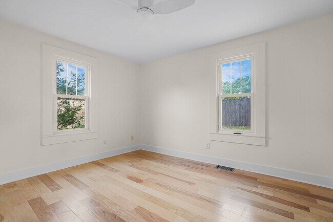 Building Photo - 520 Elgin St