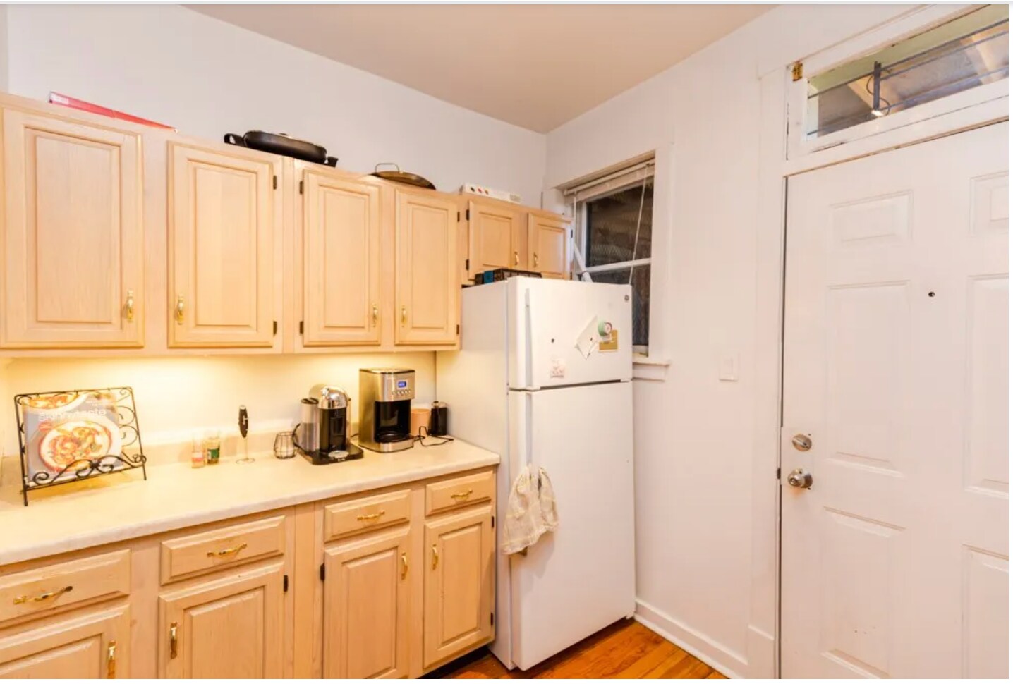 Building Photo - 823 W Wrightwood Ave