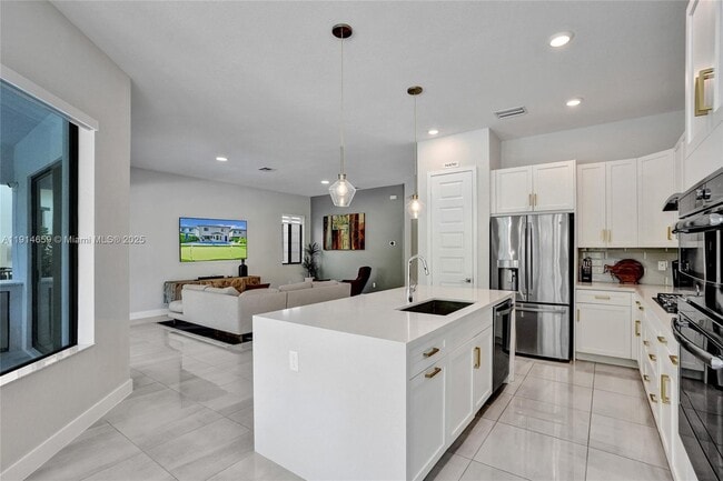 Building Photo - 10795 Oceano Wy