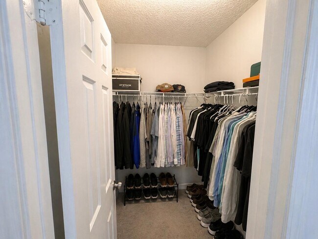 Building Photo - 9262 Green Meadows Way