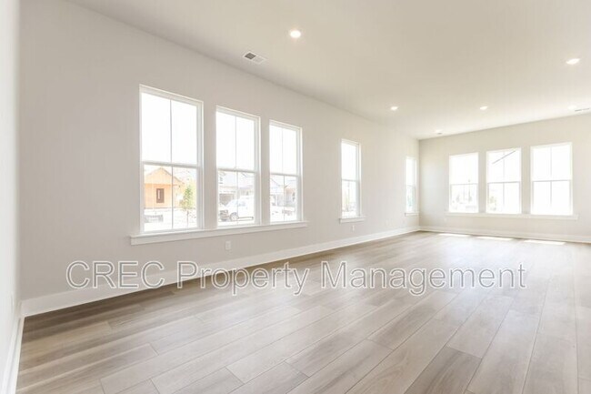 Building Photo - 1205 Carnes Xing Blvd