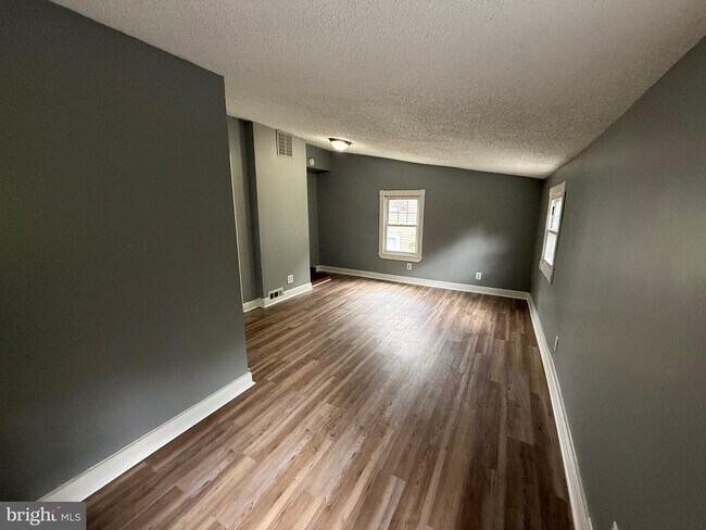Building Photo - 1094 Kings Hwy