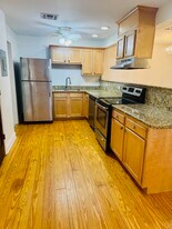 Building Photo - 590 Royal Oak Dr
