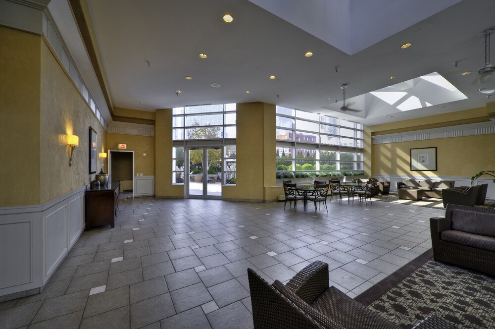 Building Photo - 545 N Dearborn St