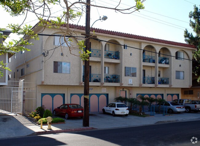 11704 Truro Ave - 11704 Truro Ave Apartments