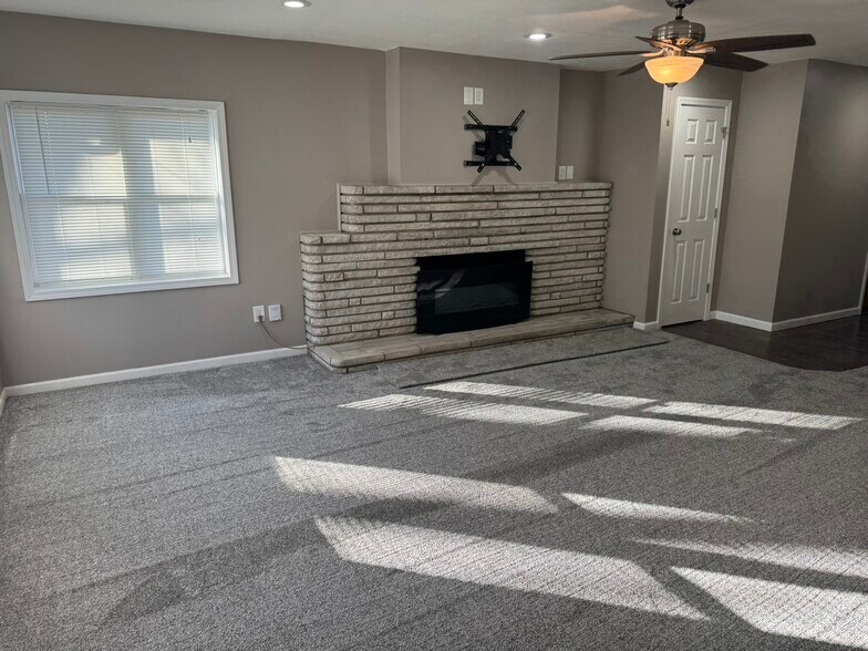 Building Photo - 1311 Devils Glen Rd