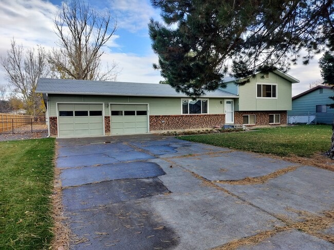 Building Photo - 130 NW Carrie Cir