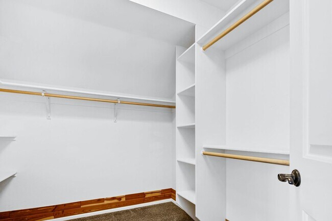 Building Photo - Parkside Paradise: Spacious 5-Bed Luxury in Hobble Creek