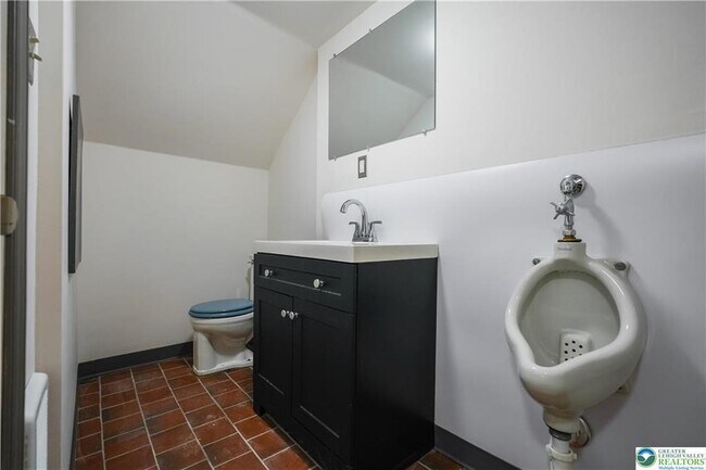 Building Photo - 335 Walnut Dr