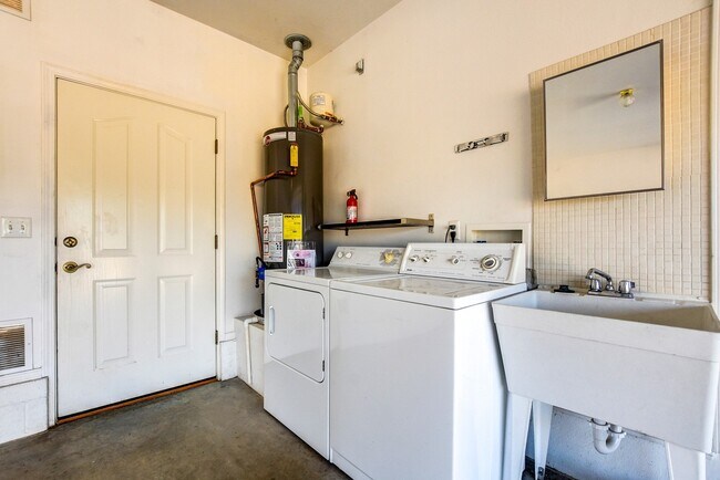 Building Photo - 4679 N Morning Star Dr