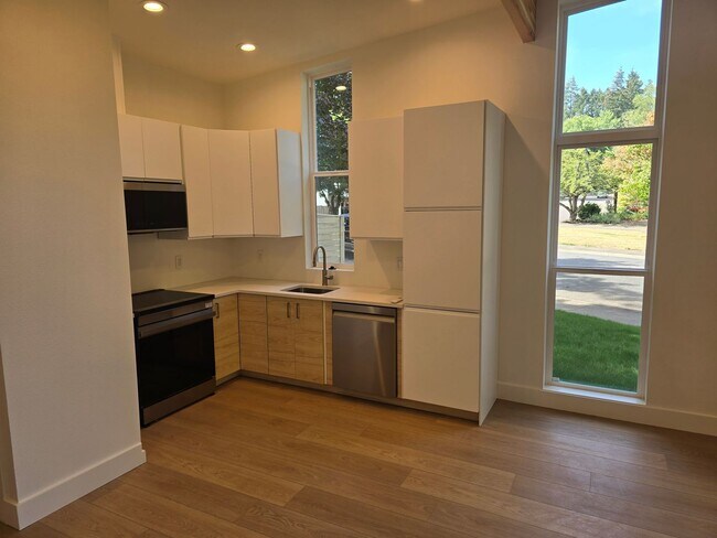 Building Photo - 7024 SW 152nd Ave