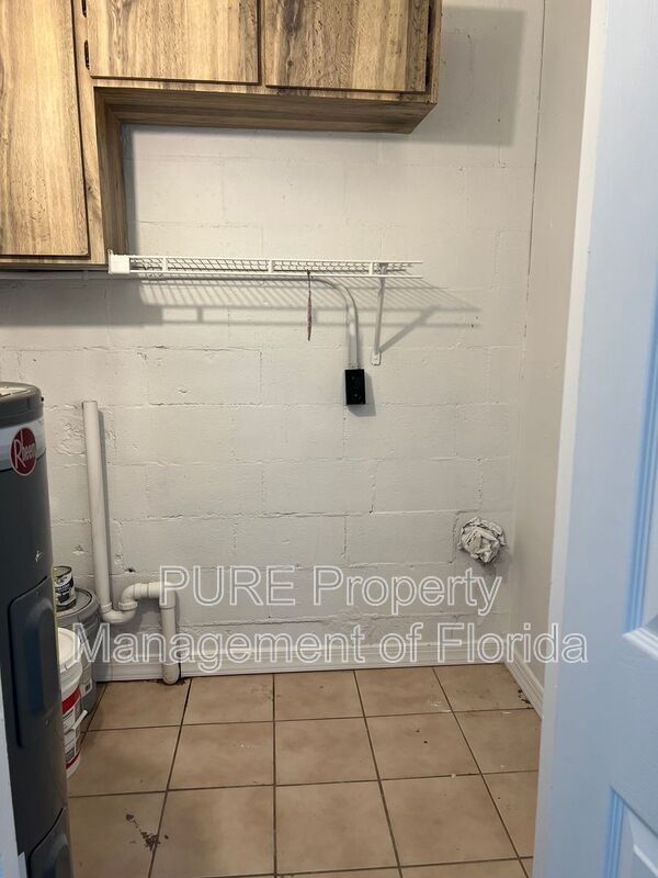 Building Photo - 2205 NE 14th Ave