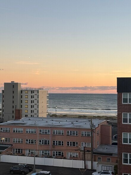 Building Photo - 237 E Broadway