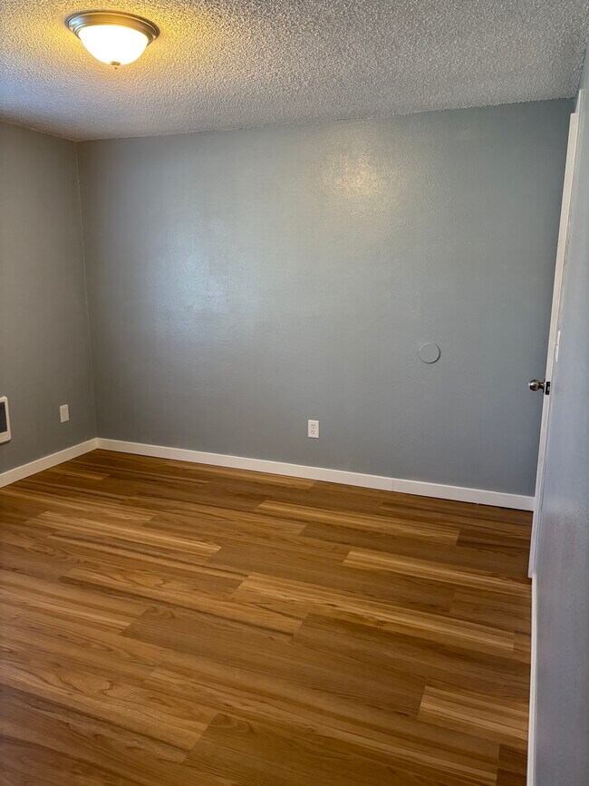 Building Photo - 6618 N Albina Ave