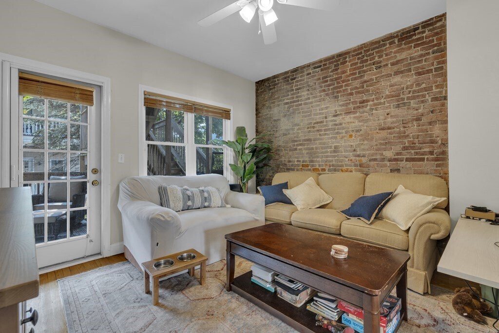 Building Photo - 176 H St